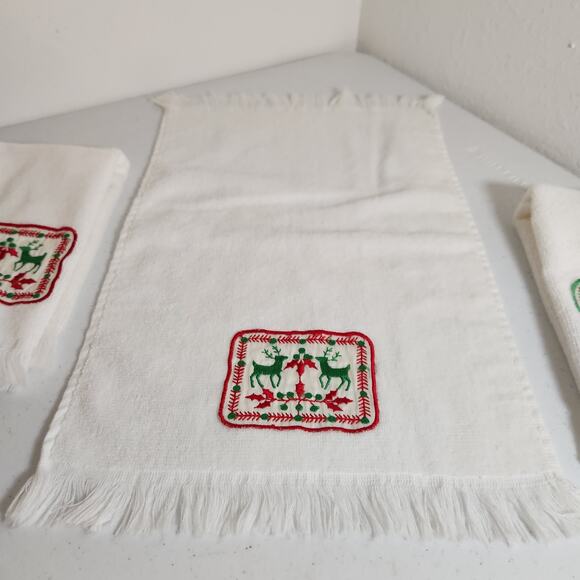Fieldcrest Christmas Tea Finger Tip Towel White with Embroidered Red and Green - Picture 7 of 11